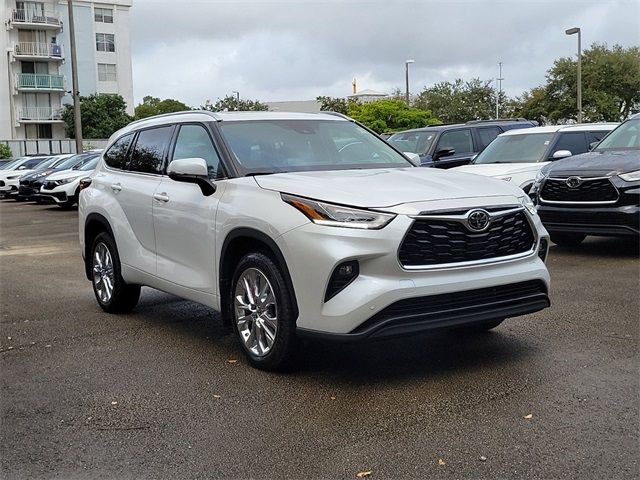 2024 Toyota Highlander LE