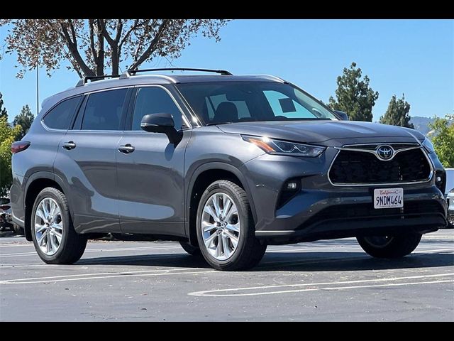 2024 Toyota Highlander LE