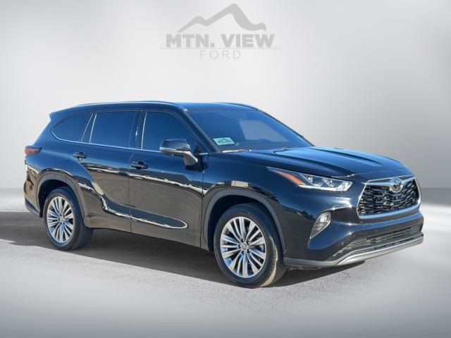 2024 Toyota Highlander LE