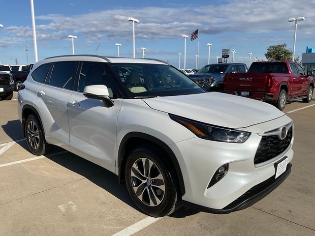 2024 Toyota Highlander LE