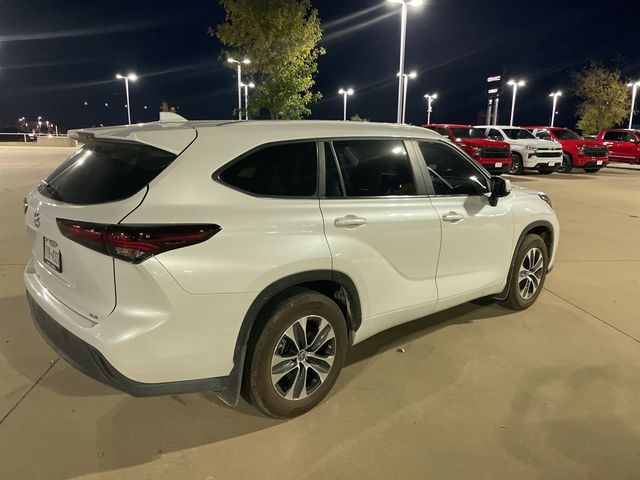 2024 Toyota Highlander LE