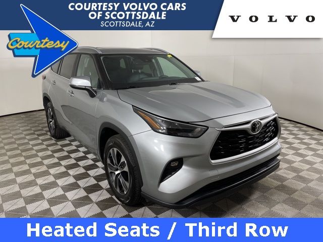 2024 Toyota Highlander LE