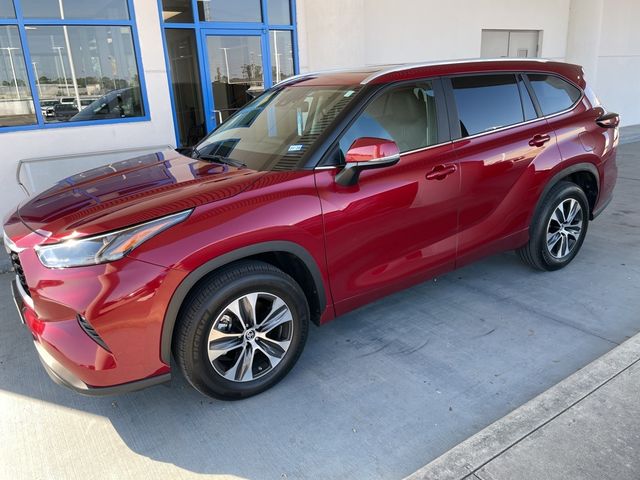 2024 Toyota Highlander XLE