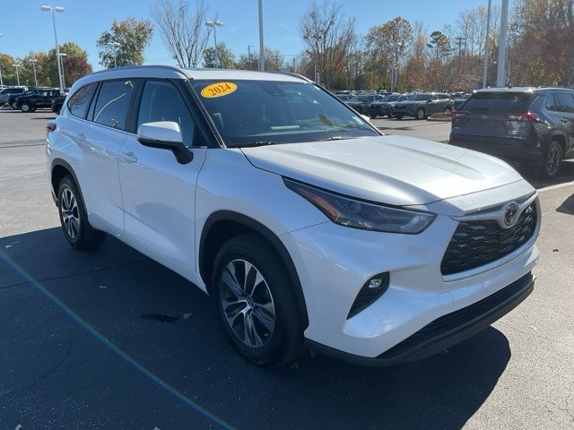 2024 Toyota Highlander LE