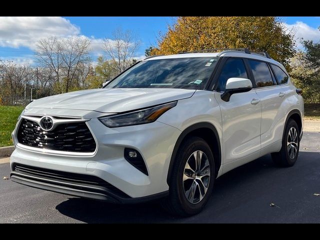 2024 Toyota Highlander LE