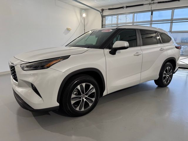 2024 Toyota Highlander LE