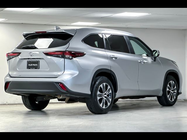 2024 Toyota Highlander LE