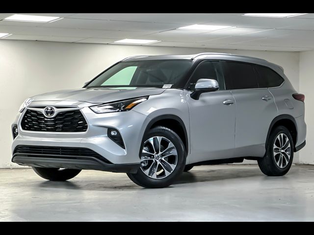 2024 Toyota Highlander LE