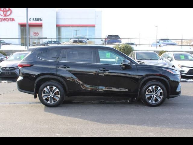 2024 Toyota Highlander XLE