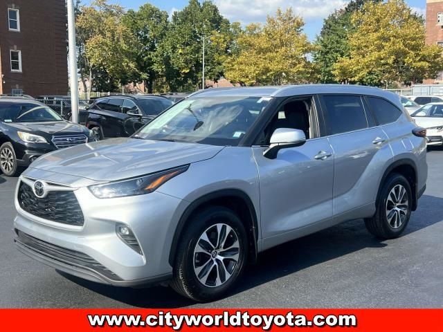 2024 Toyota Highlander LE