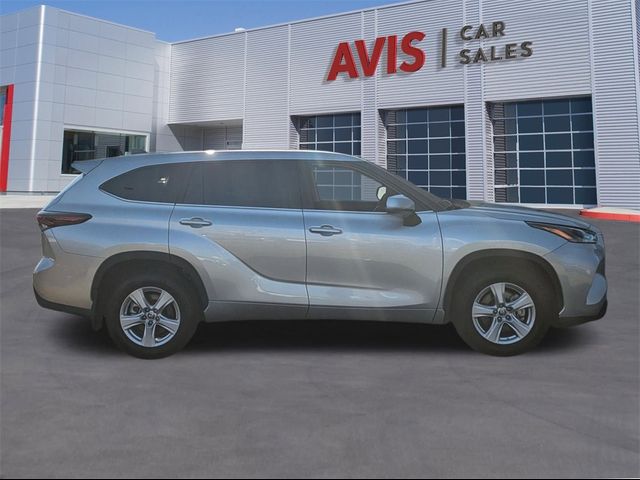 2024 Toyota Highlander LE