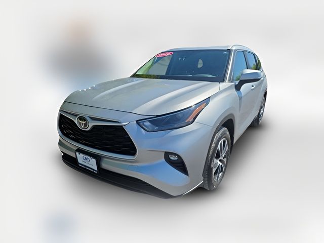 2024 Toyota Highlander LE