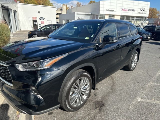 2024 Toyota Highlander Hybrid Platinum