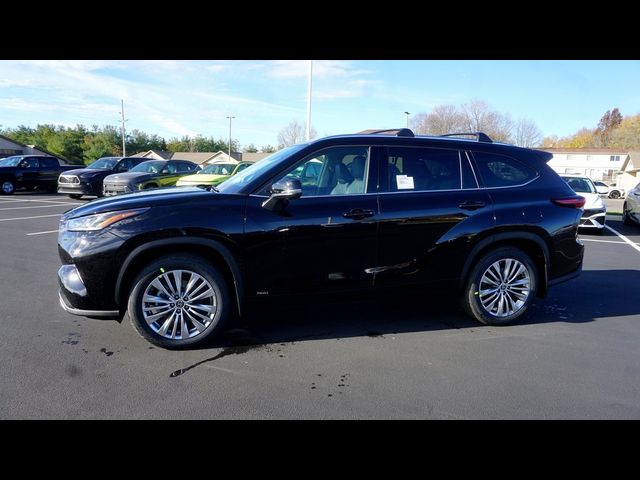 2024 Toyota Highlander Hybrid Platinum