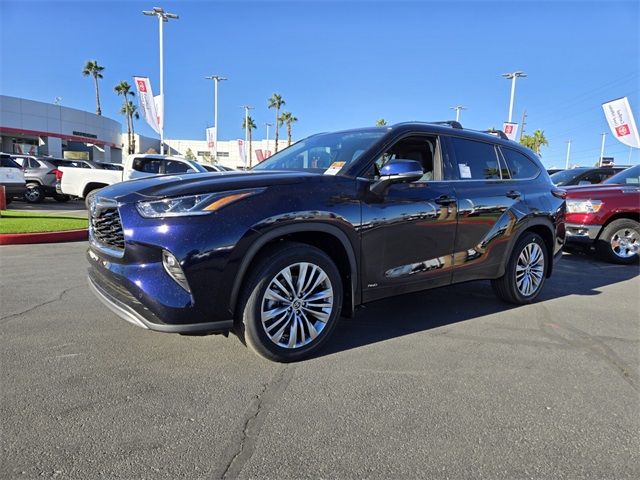 2024 Toyota Highlander Hybrid Platinum