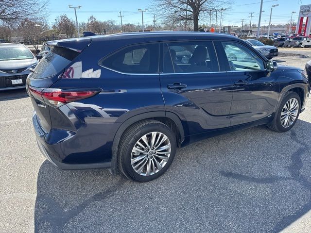 2024 Toyota Highlander Hybrid Platinum