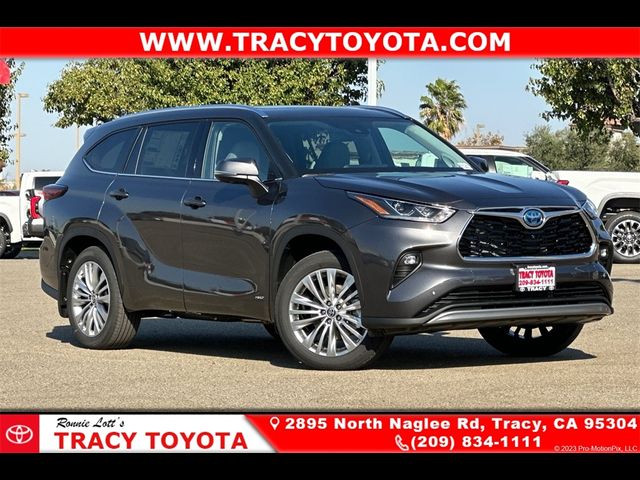 2024 Toyota Highlander Hybrid Platinum