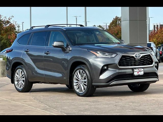 2024 Toyota Highlander Hybrid Platinum