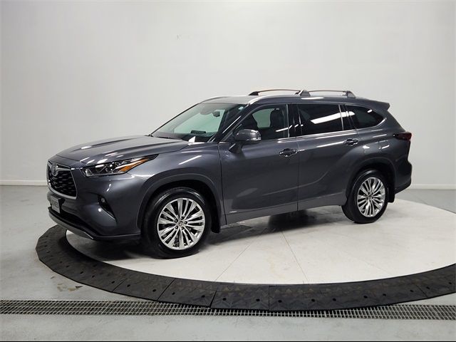 2024 Toyota Highlander Hybrid Platinum