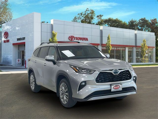 2024 Toyota Highlander Hybrid Platinum