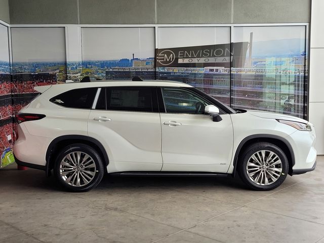 2024 Toyota Highlander Hybrid Platinum