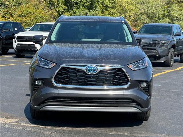 2024 Toyota Highlander Hybrid Platinum