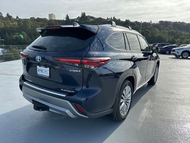 2024 Toyota Highlander Hybrid Platinum