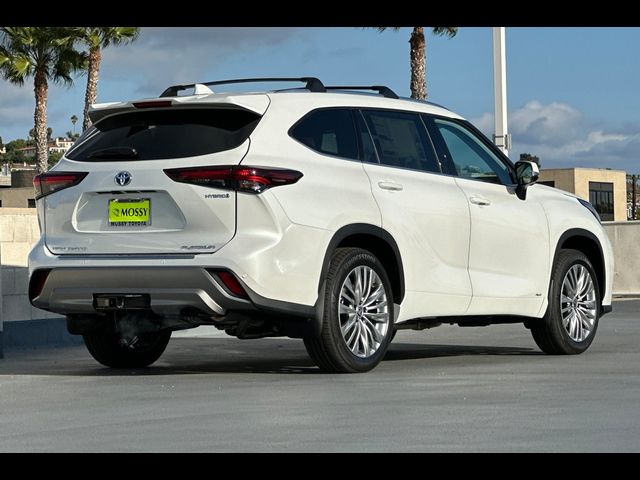 2024 Toyota Highlander Hybrid Platinum