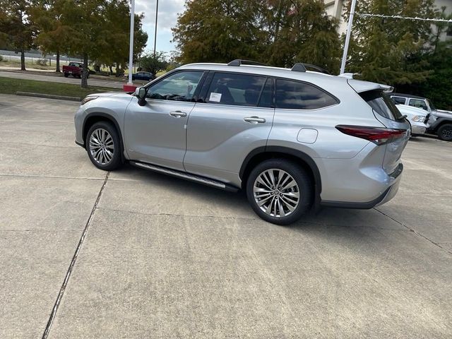 2024 Toyota Highlander Hybrid Platinum