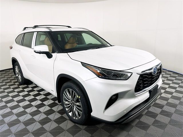 2024 Toyota Highlander Hybrid Platinum