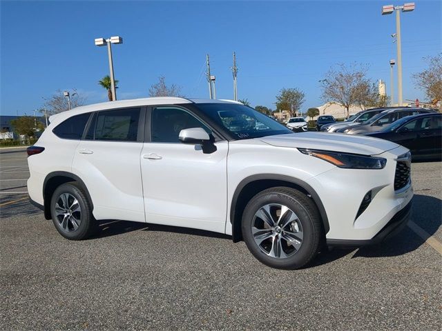 2024 Toyota Highlander Hybrid XLE