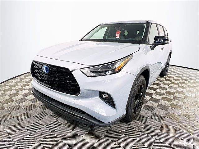 2024 Toyota Highlander Hybrid LE Nightshade