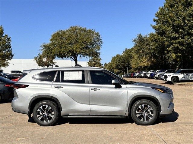 2024 Toyota Highlander Hybrid XLE