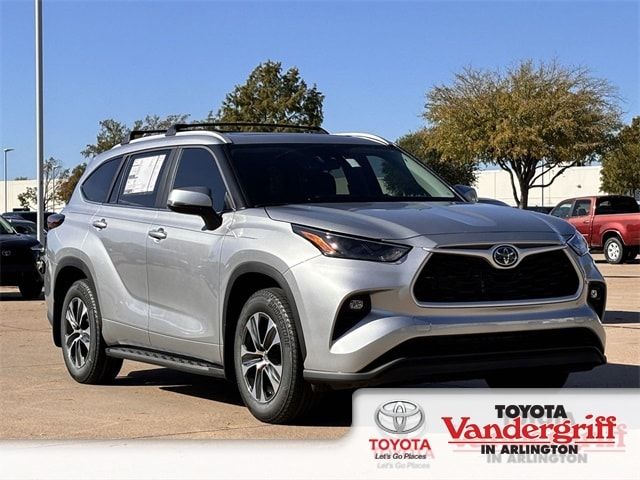 2024 Toyota Highlander Hybrid XLE