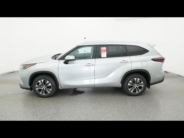 2024 Toyota Highlander Hybrid XLE