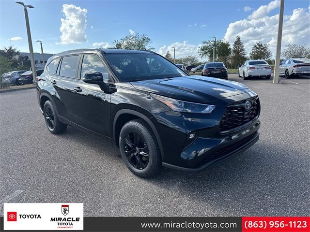 2024 Toyota Highlander Hybrid XLE Nightshade