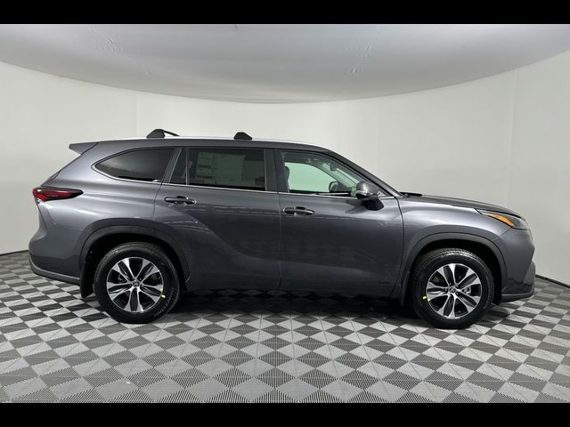 2024 Toyota Highlander Hybrid XLE