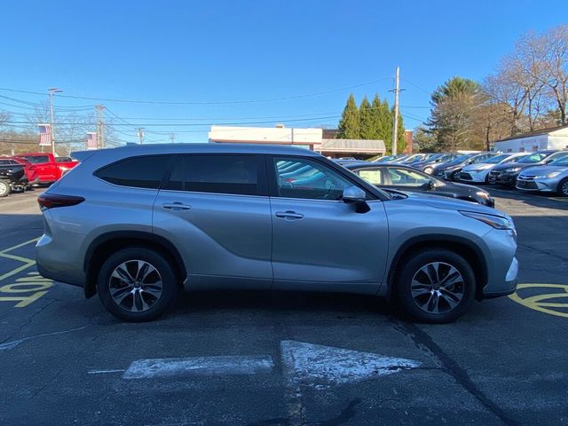 2024 Toyota Highlander Hybrid XLE