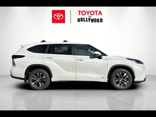 2024 Toyota Highlander Hybrid XLE