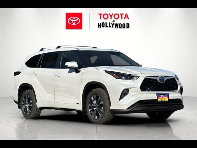 2024 Toyota Highlander Hybrid XLE