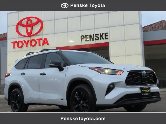 2024 Toyota Highlander Hybrid XLE Nightshade