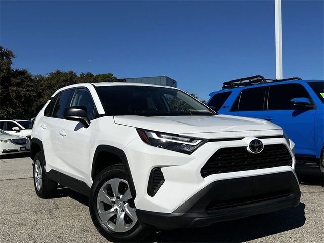 2024 Toyota RAV4 LE