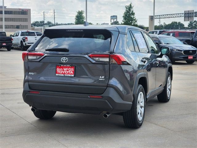 2024 Toyota RAV4 LE