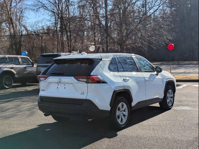 2024 Toyota RAV4 LE