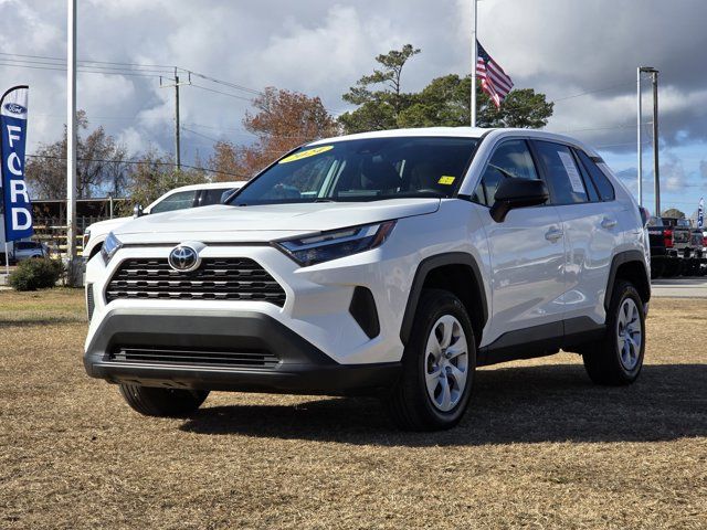 2024 Toyota RAV4 LE