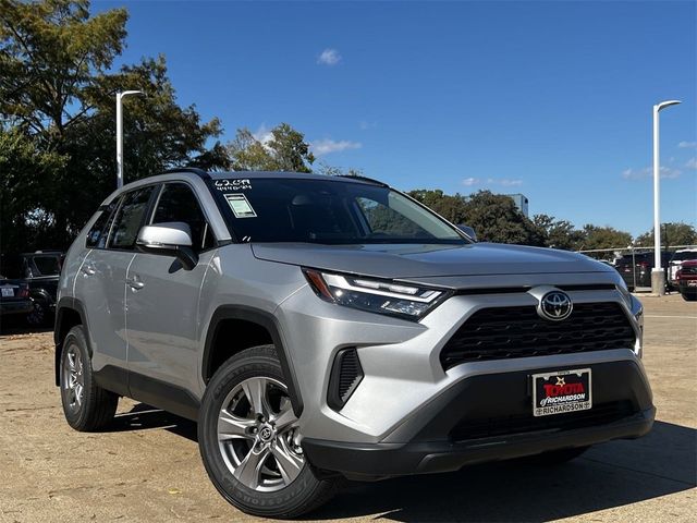 2024 Toyota RAV4 XLE