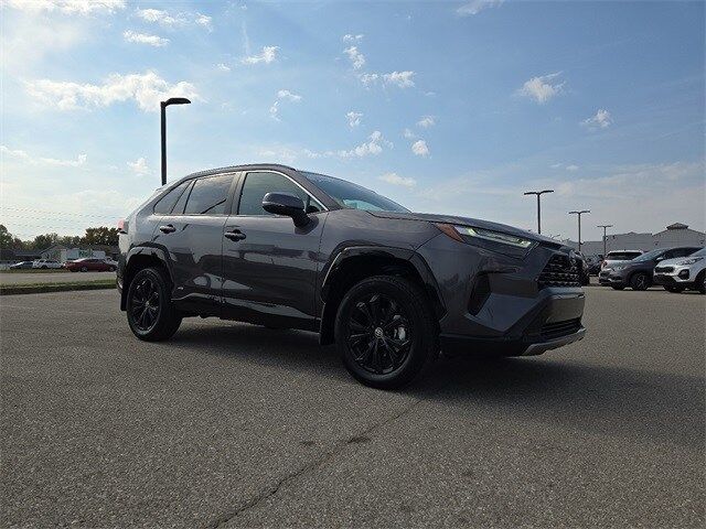 2024 Toyota RAV4 Hybrid SE