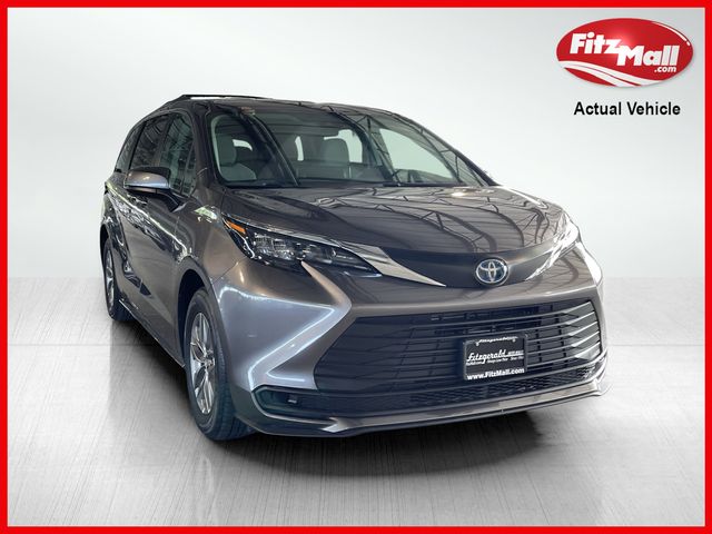 2024 Toyota Sienna LE