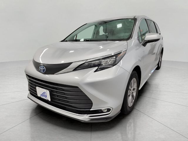 2024 Toyota Sienna XLE