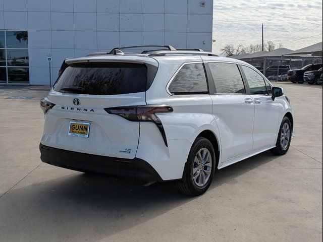 2024 Toyota Sienna LE